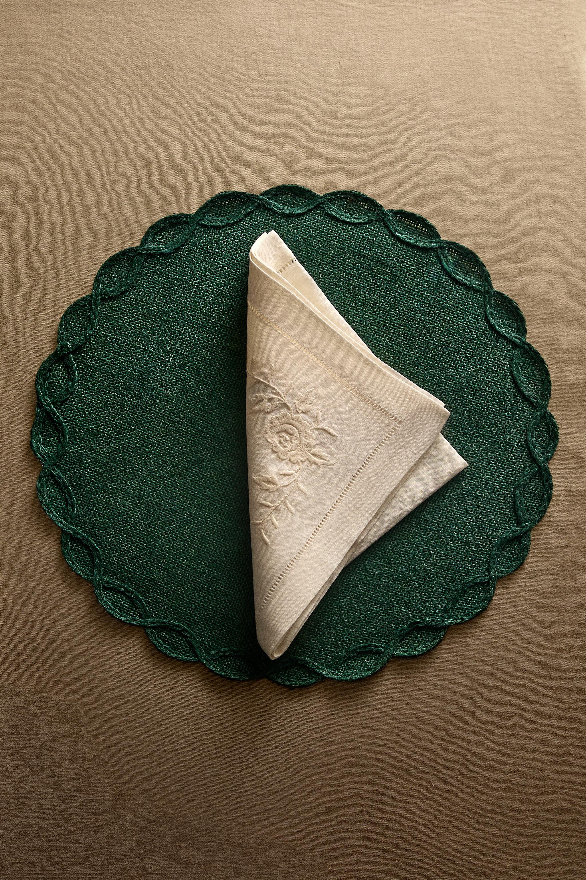 RAMIE CHAIN CHRISTMAS PLACEMAT